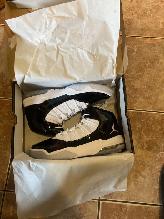 Jordan Aura Max precomanda