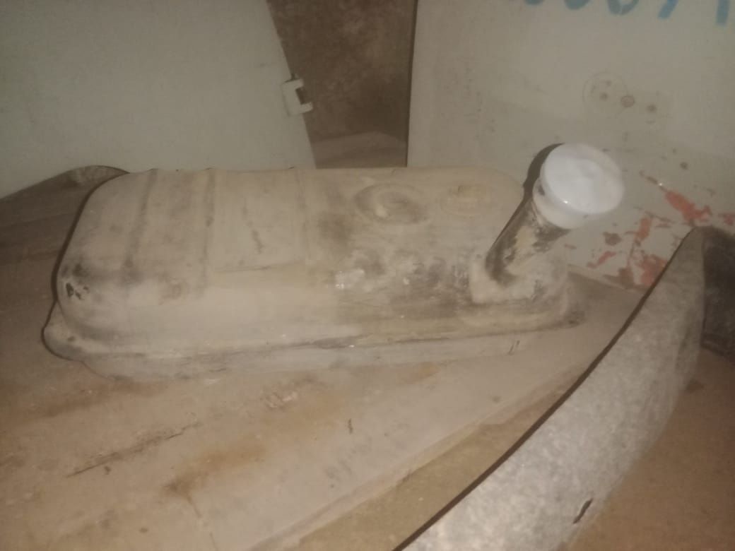 Продаётся бак и бампер   от УАЗ таблетка
