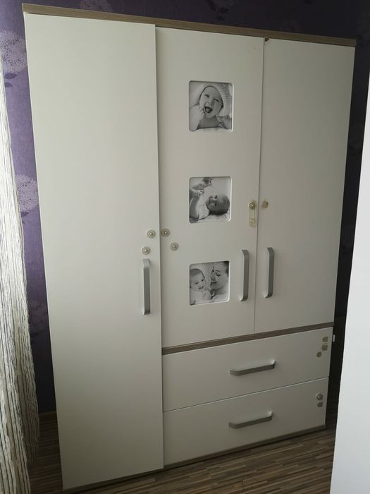 Vând dulap dormitor