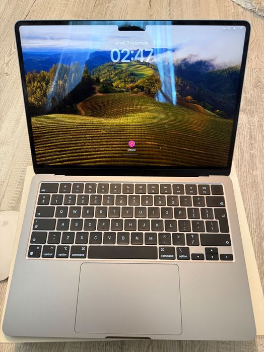 MacBook Air 13.6” M2 | 8GB RAM | 256GB SSD |