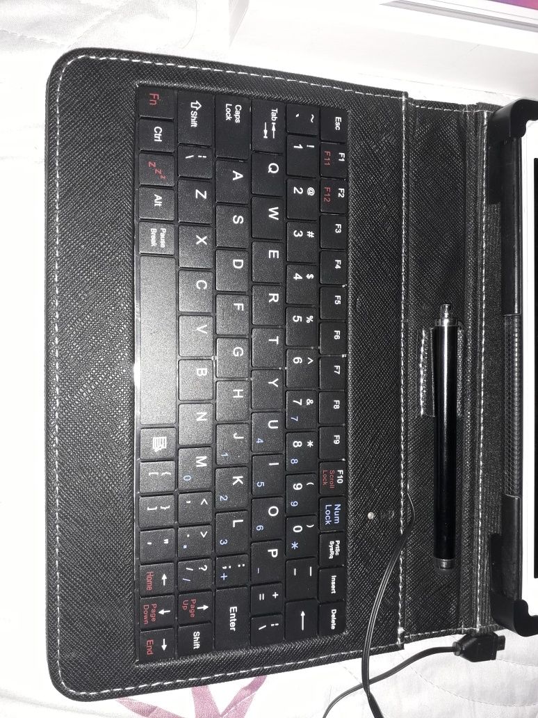 Tableta samsung a8 la cutie stare bună husa cu tastatura