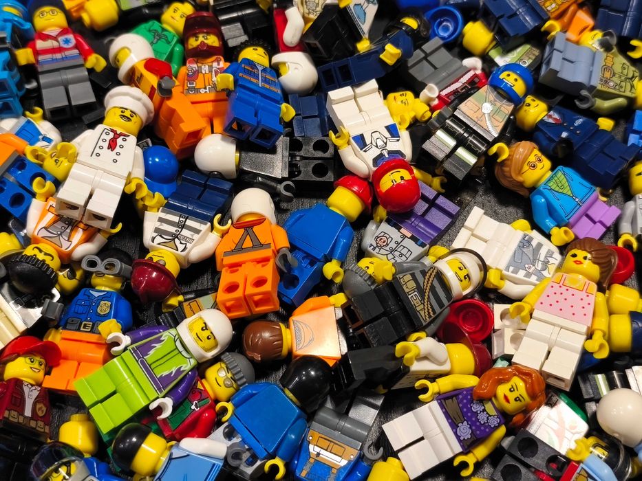 LEGO Минифигури разнообразни - ASSORTED LEGO MINIFIGURES