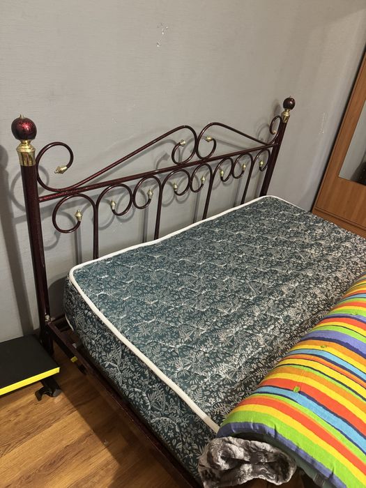 Кровать  б/у  полторушка .