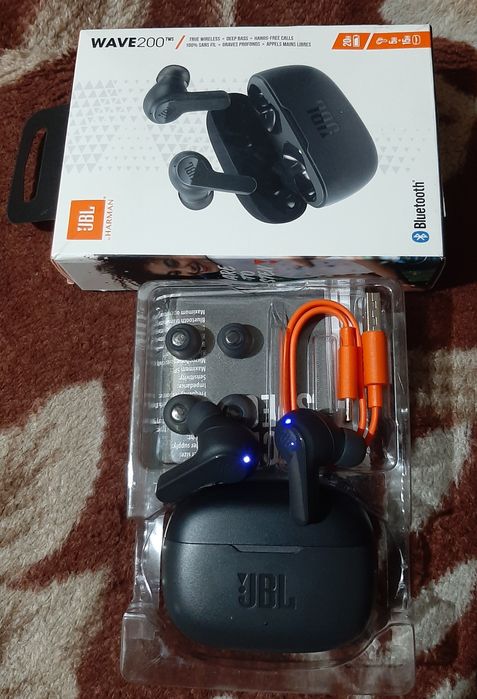 Vând căști jbl wavw 200 originale cu bluetooth wireless în stare bună
