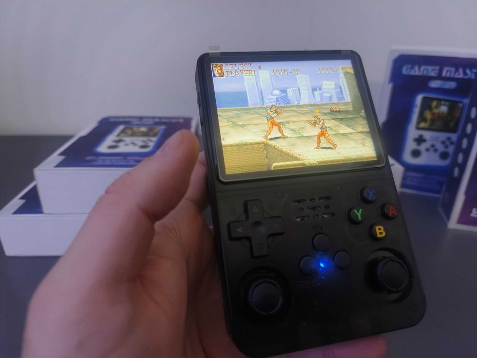 R36S Малка Портативна Конзола с хиляди ретро игри