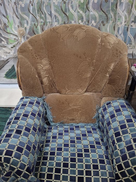 Продам  2 кресла в хорошем состоянии.