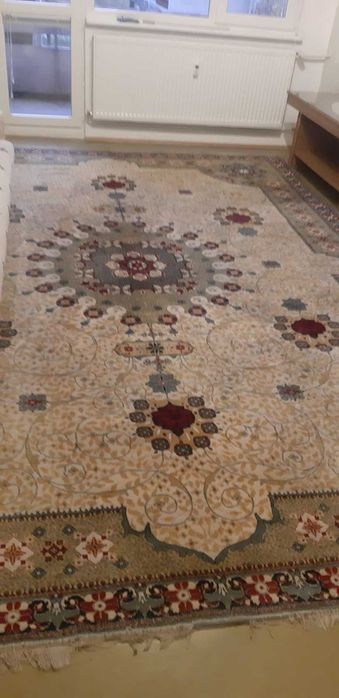 Голям български персийски килим размери 3м/4м.