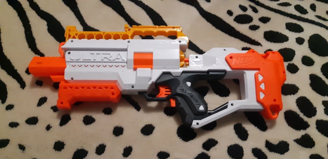 Nerf ultra dorado semiautomat