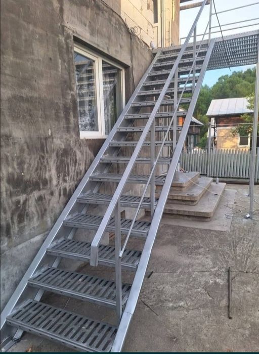 Scări metalice galvanizate