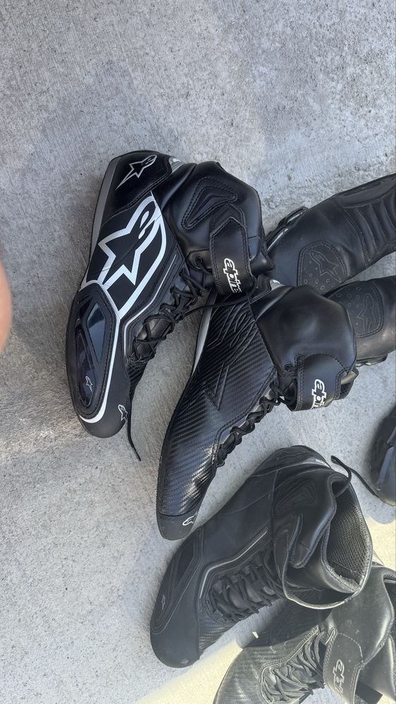 Мото ботуши, боти и ръкавици Alpinestars