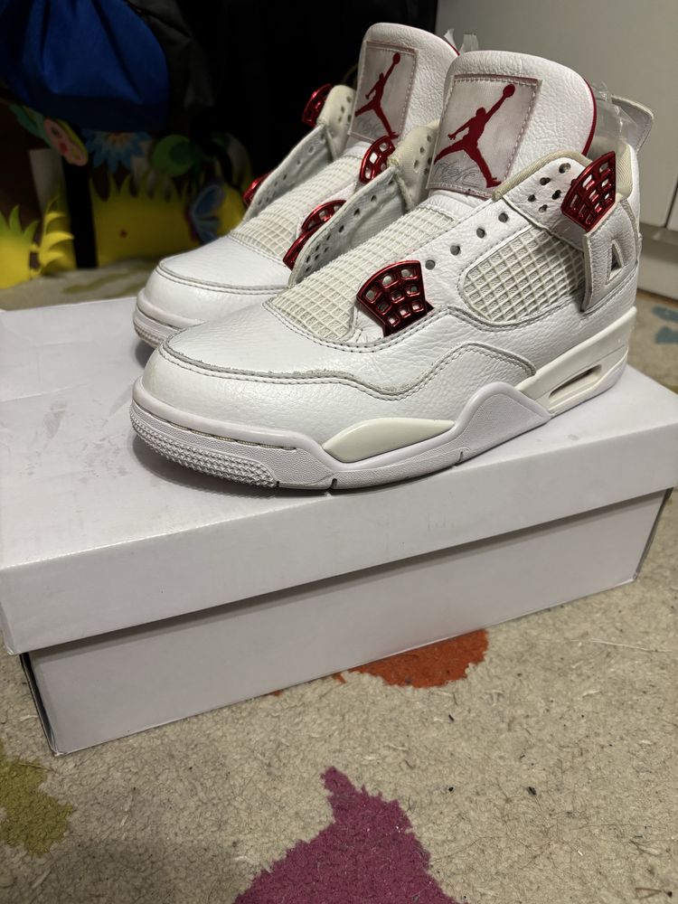 Jordan 4 metallic red