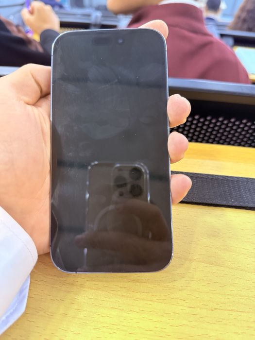 iPhone 14 pro 87% kar dok bor