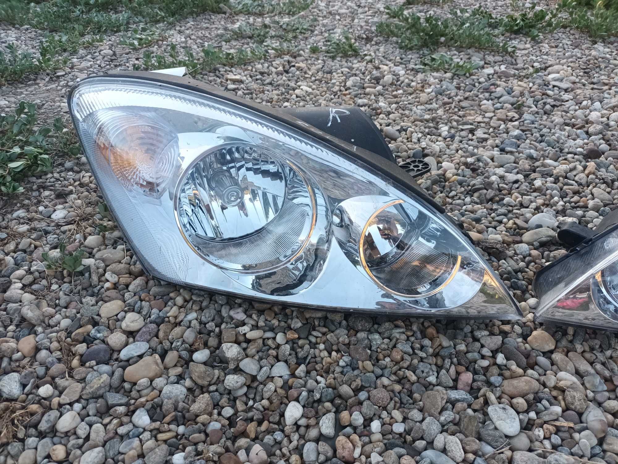 ляв и десен фар за киа сийд кия 06 - 09 KIA CEED
