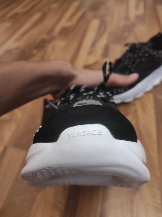 Versace chain reaction black and white