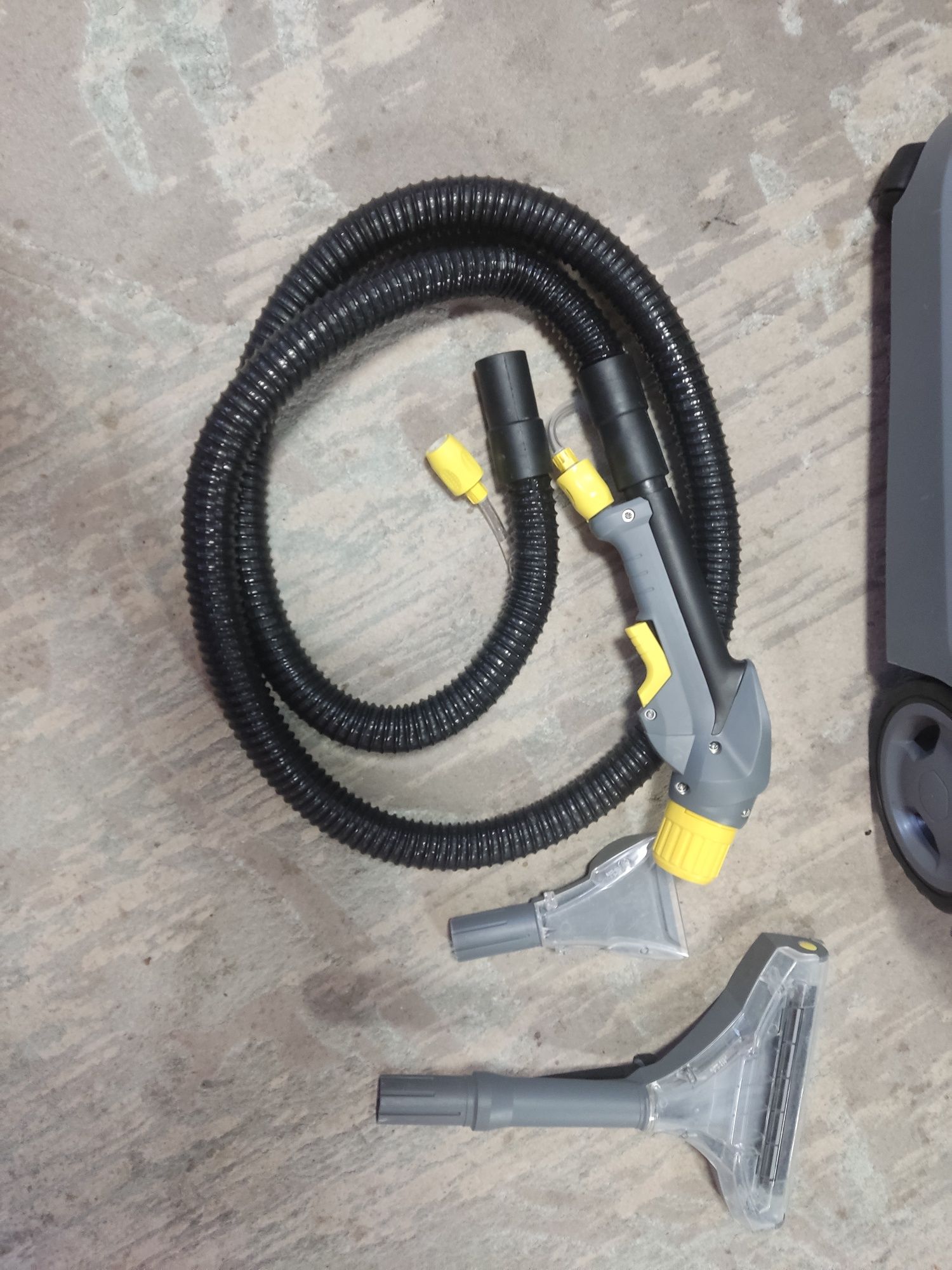 Продам моющий пылесос для химчистки KARCHER