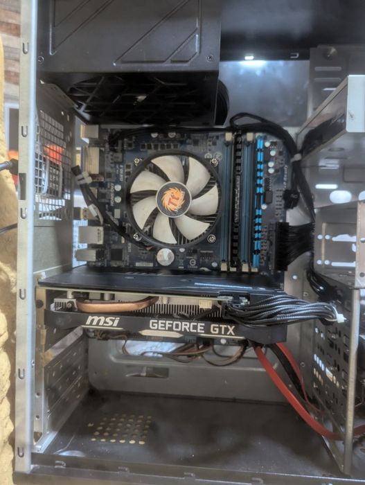 PC Gaming GTX 1660 SUPER, 16GB RAM, SSD, gata de jocuri - Caransebeș