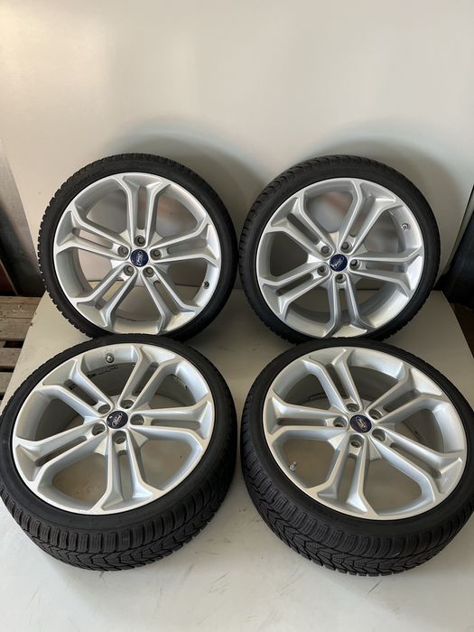 Оригинални джанти 19 цола 5х108 за Форд със зимни гуми 235/35/19