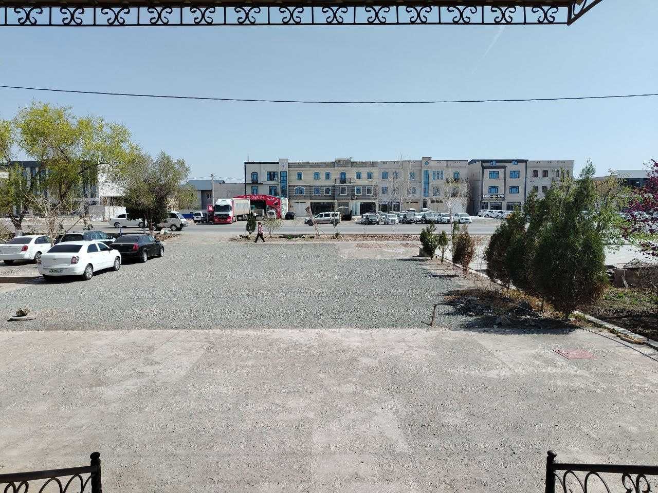 3 Qavatli Gurlan yol ustida (ijaraga)