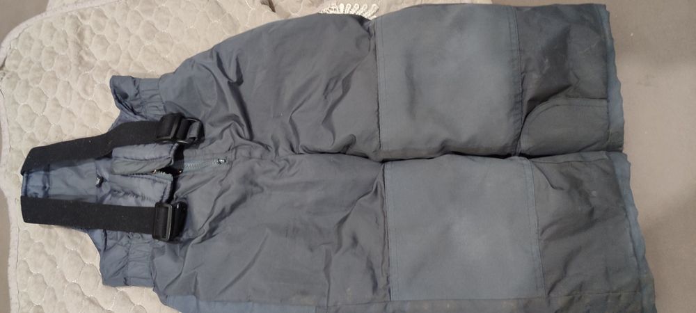 Отдаю зимние штаны утеплённые на подтяжках