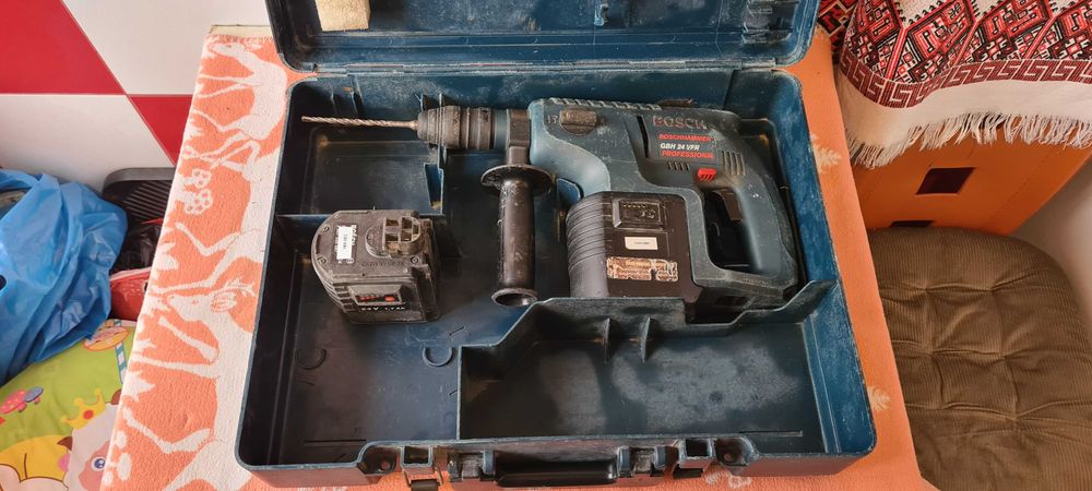 BOSCH sds pe acumulatori = 300 lei