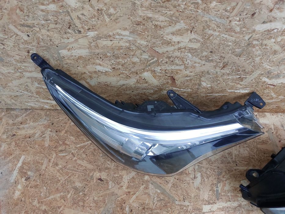 Far dreapta toyota avensis drl led , far stanga mercedes glc w253 ils
