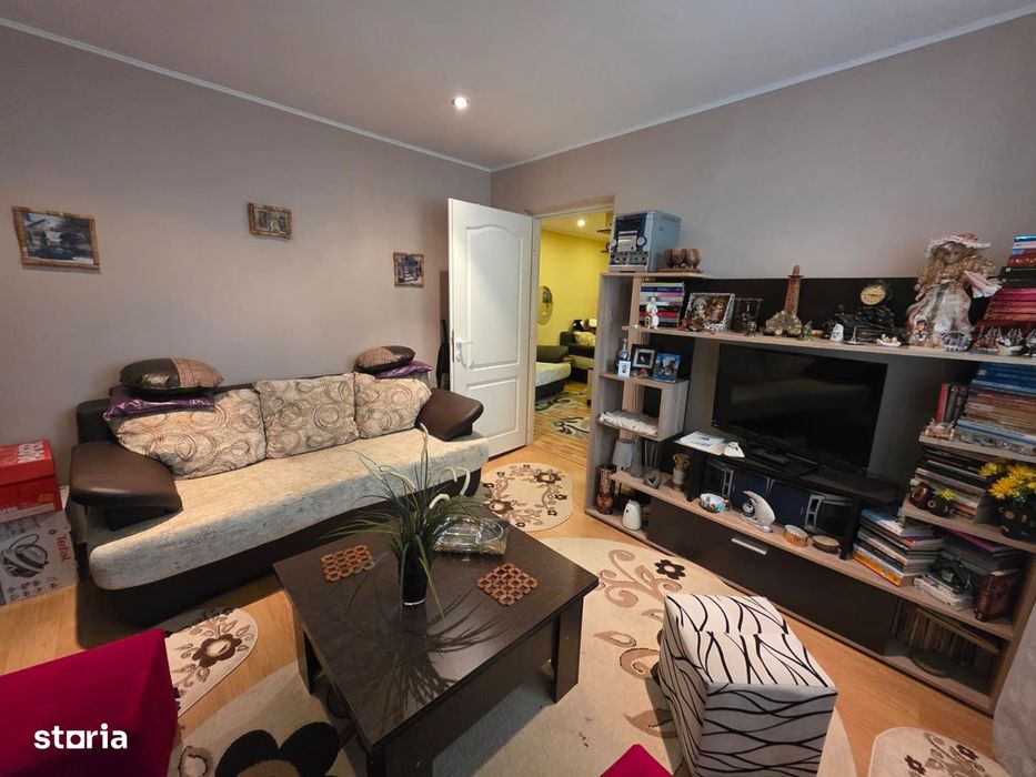 2 camere, decomandat, zonă ultracentrală, etaj intermediar, mobilat