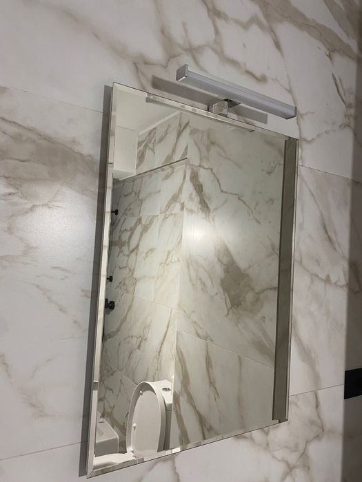 Oglinda baie 50x70 cm + lampa LED (noi, nefolosite)