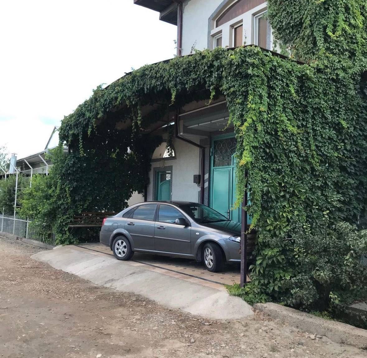 Buxoro Aeroport. Hovli sotiladi. 4 so’tix. 7 xona, 3 sanuzel