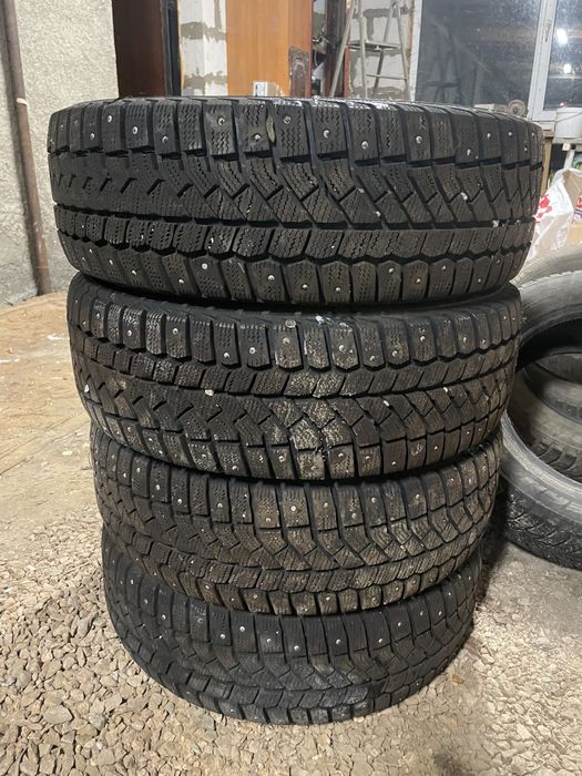 Продам комплект резины Viatti 205/60/16r