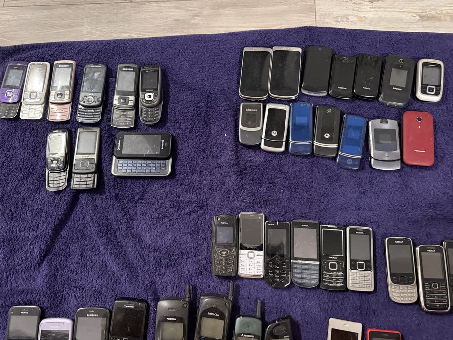 Lot Telefoane Vechi Probabil De Colectie