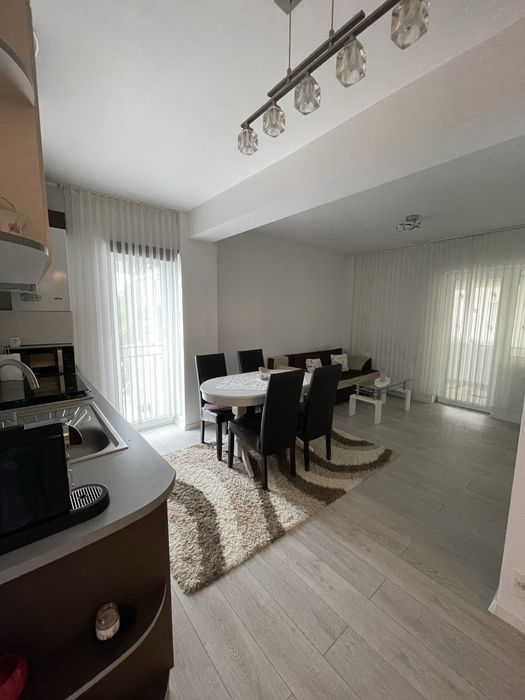 Închiriez apartament cu 3 camere, cartier Bulgaria