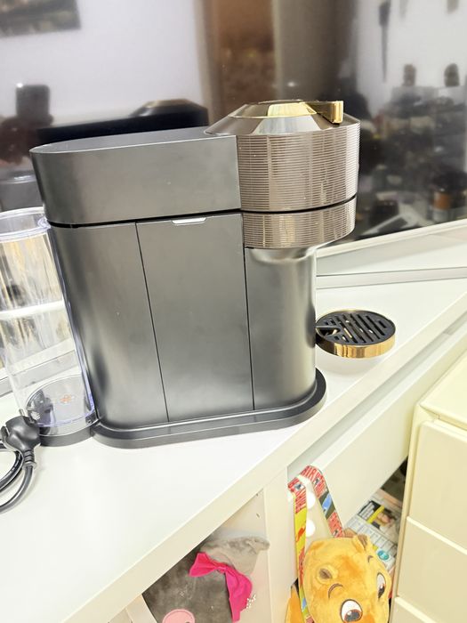Vand aparat cafea Nespresso vertuo