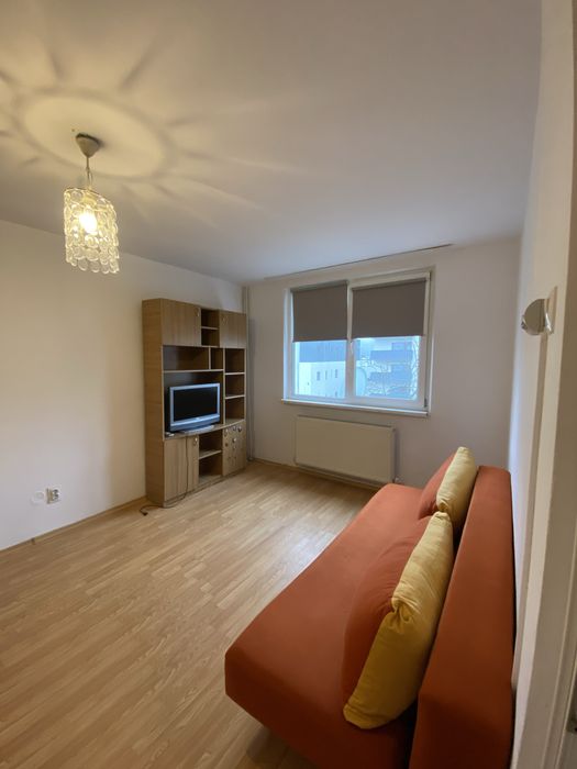 Inchiriez apartament cu 2 camere, zona centrala