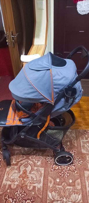 Продам детскую прогулочную коляску