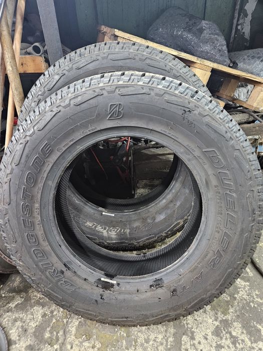 Нови зимни гуми 215/70 R16