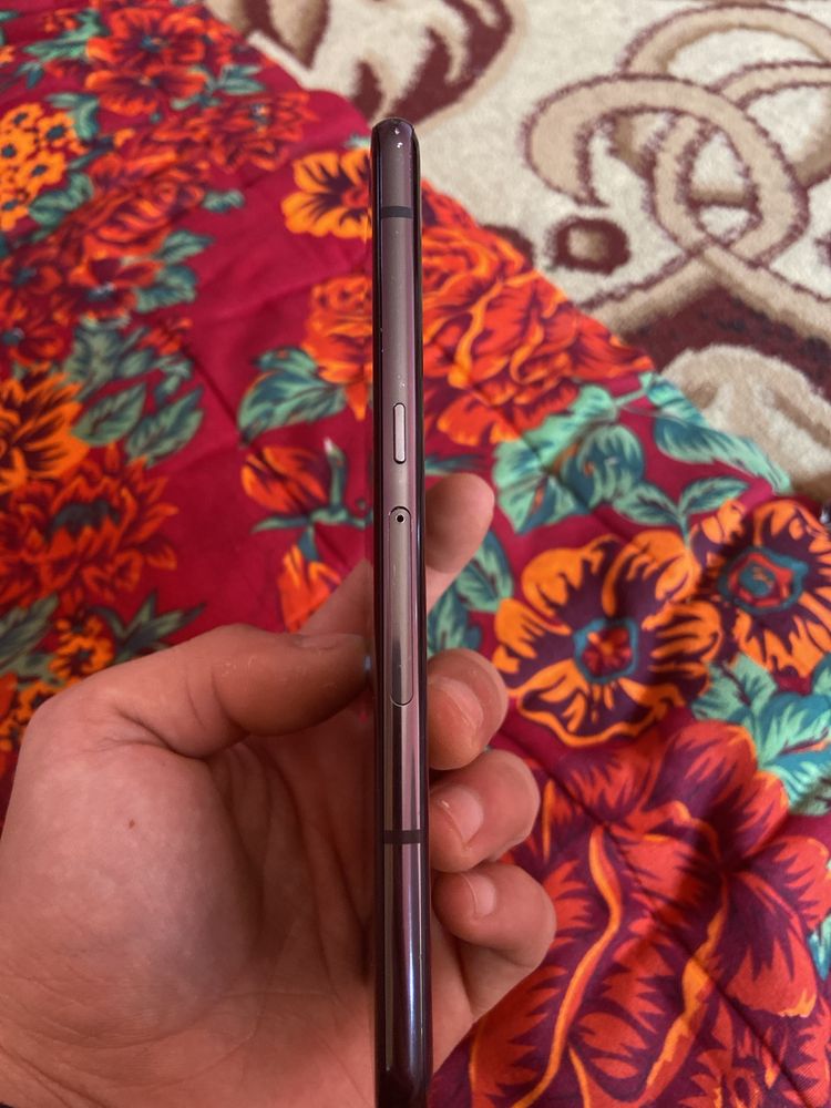 Lg v50 telefon sotiladi