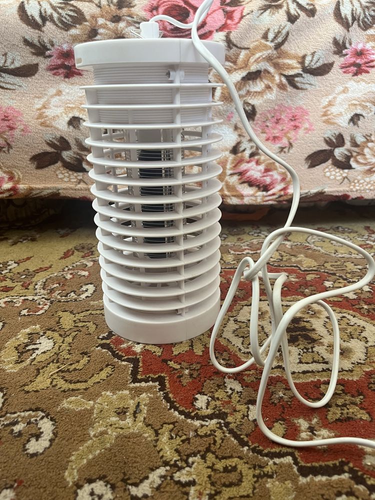 Lampa antiinsecte cu lumina uv