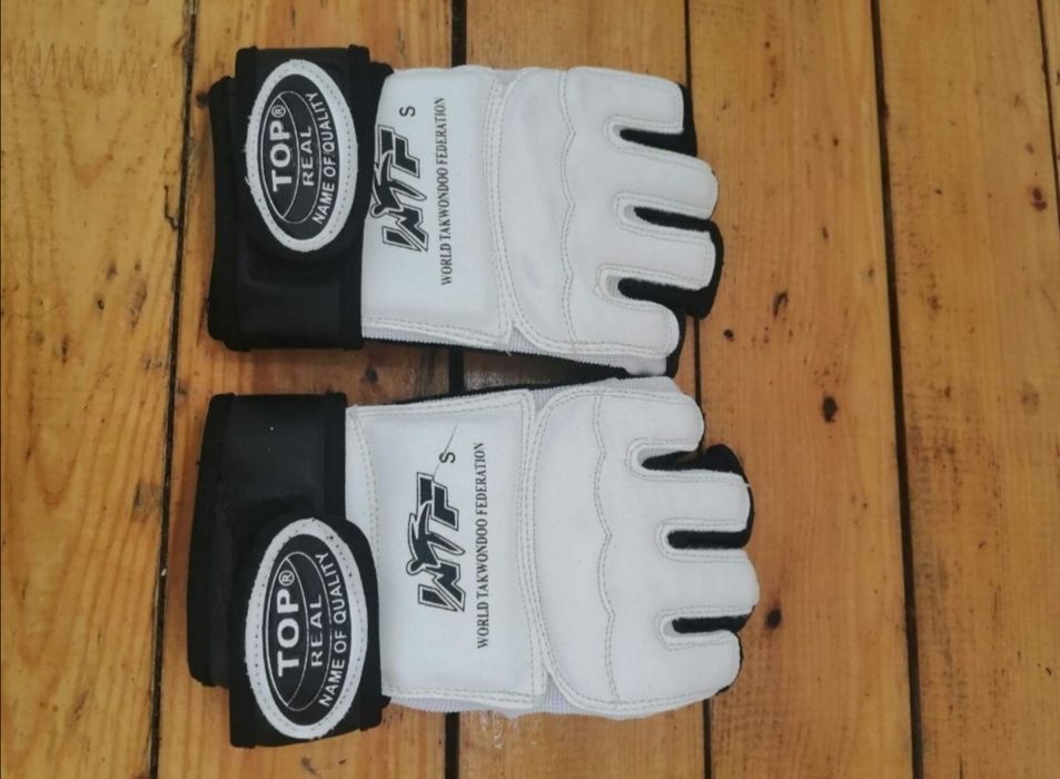 Перчатки спортивные
