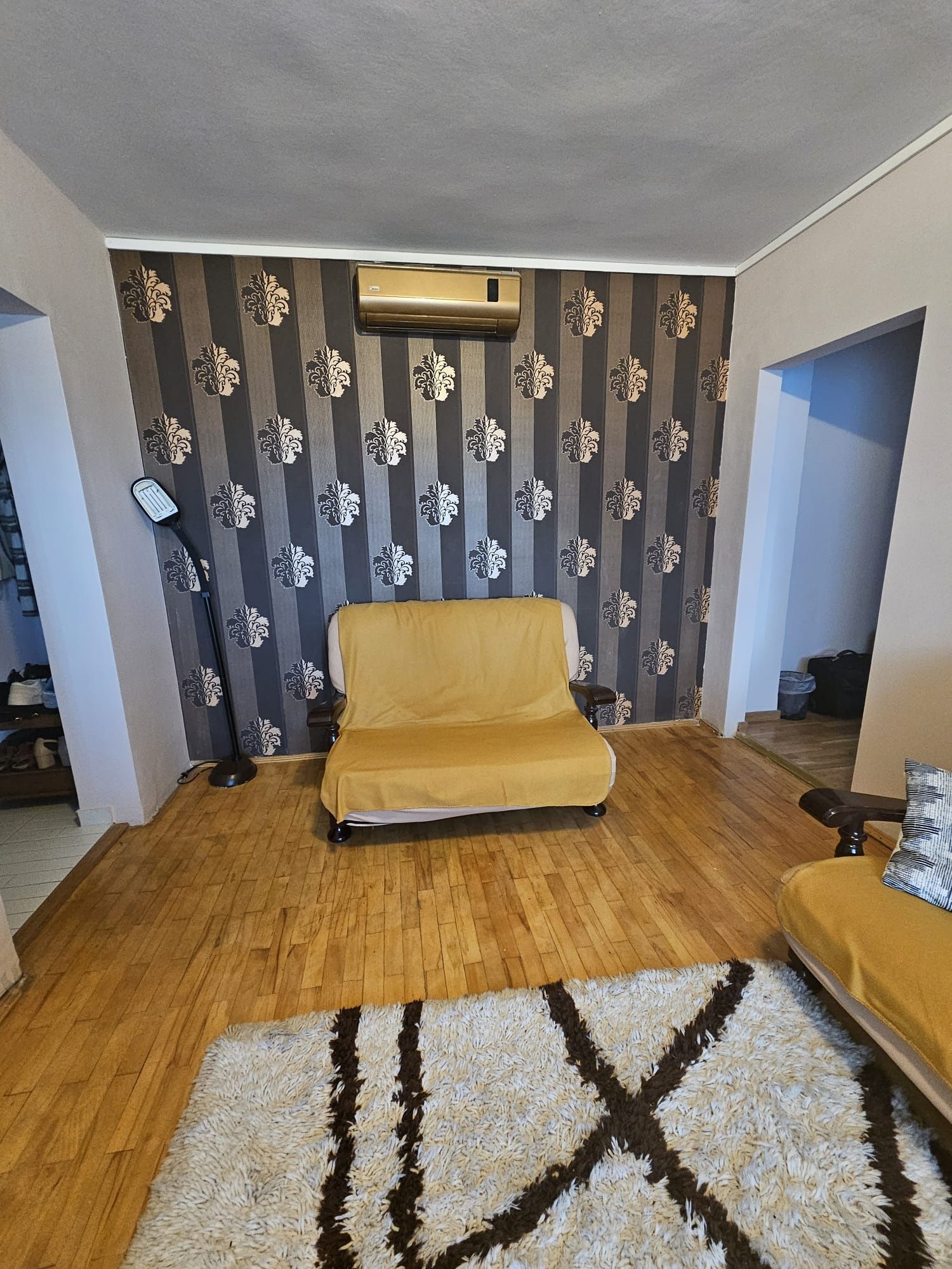 Inchiriez apartament