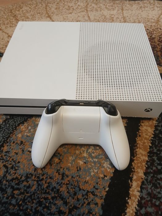 Xbox One S 512Gb + Controller