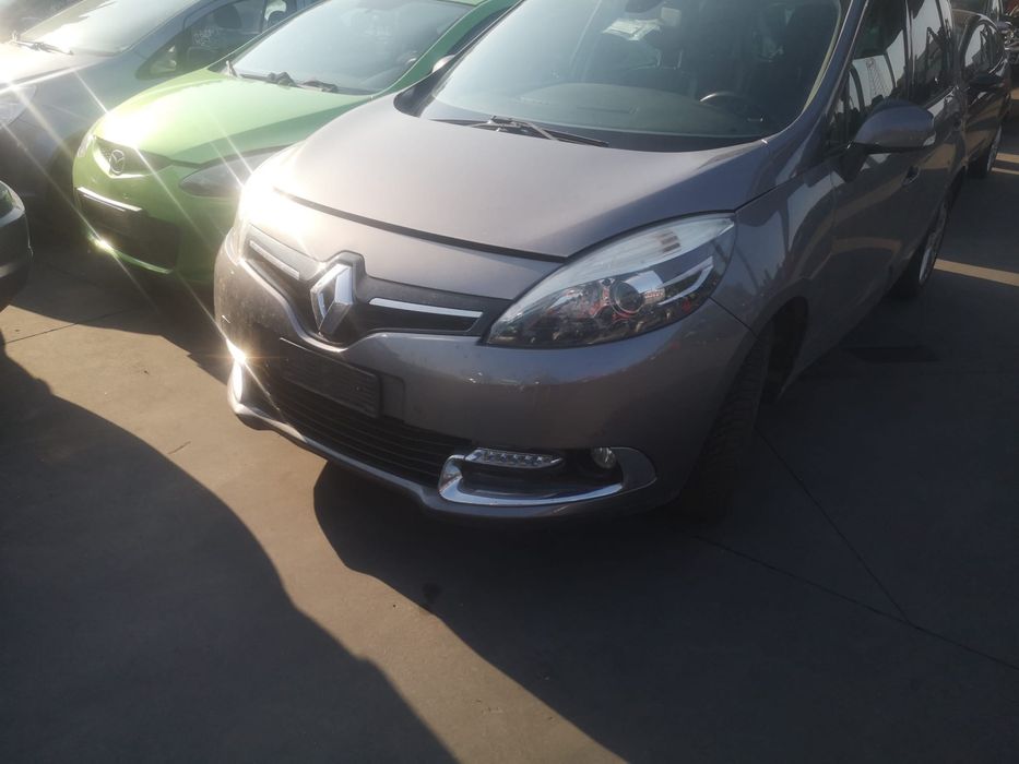 Dezmembrez Renault Scenic 1.5 dci