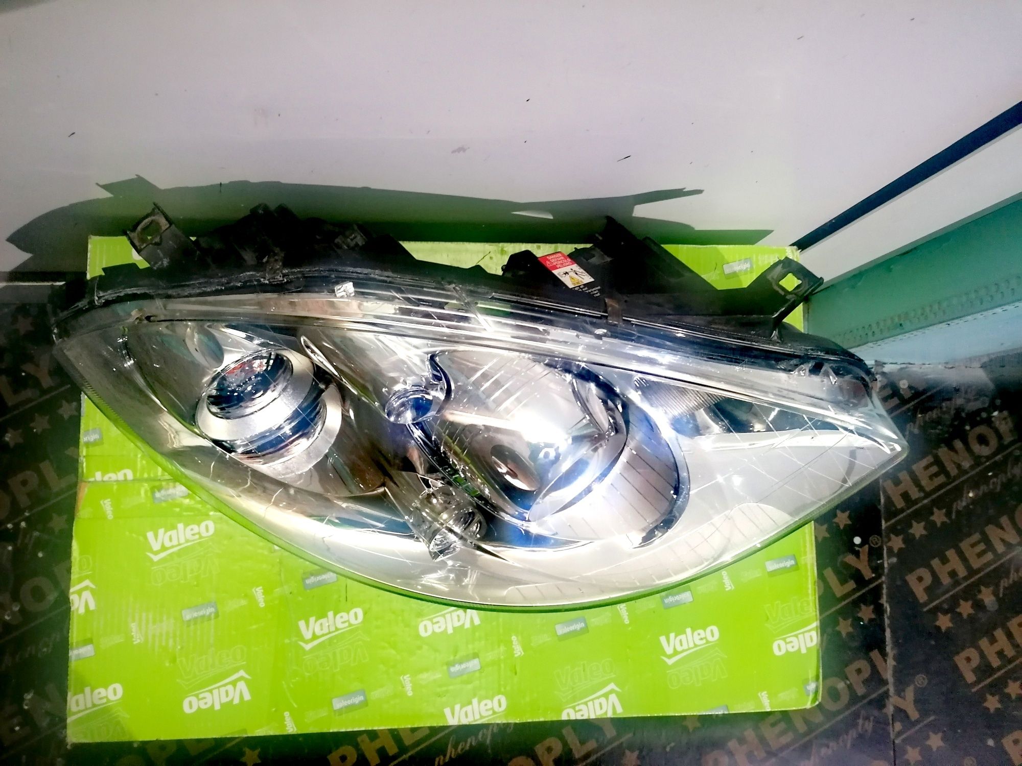 Фар Фарове за Мерцедес А-класа В169 / Mercedes A - Class W169 Xenon.