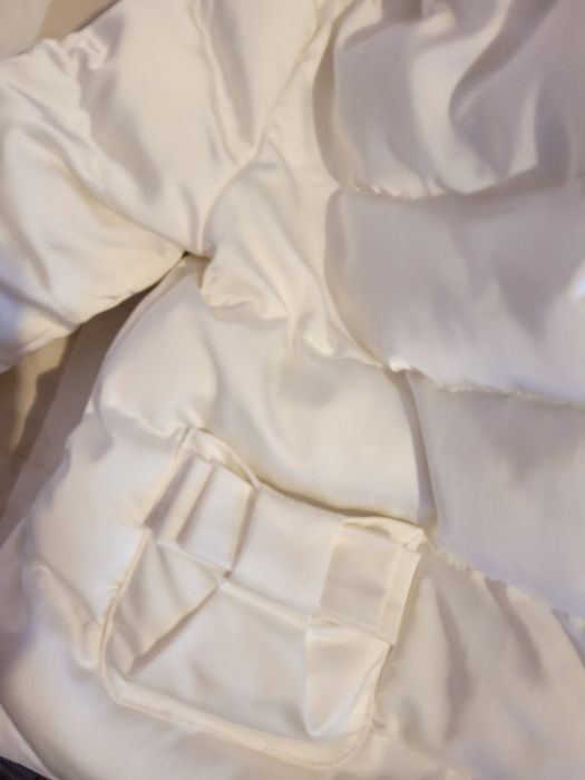 Haina blana cu glugă elegantă copii