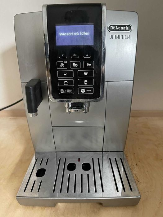 Саекоекселент ЕООД продава кафе машина DeLonghi Dinamica 352.55