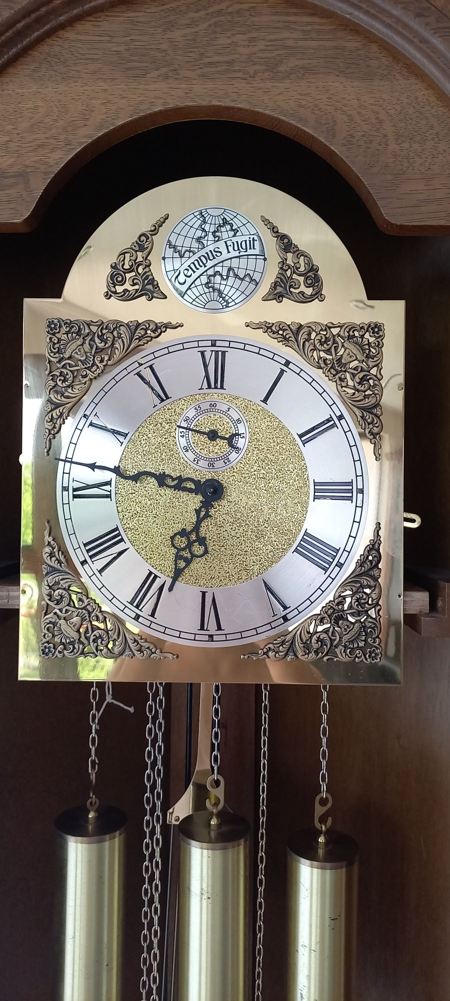 Vând ceas mecanic cu pendul pe colt