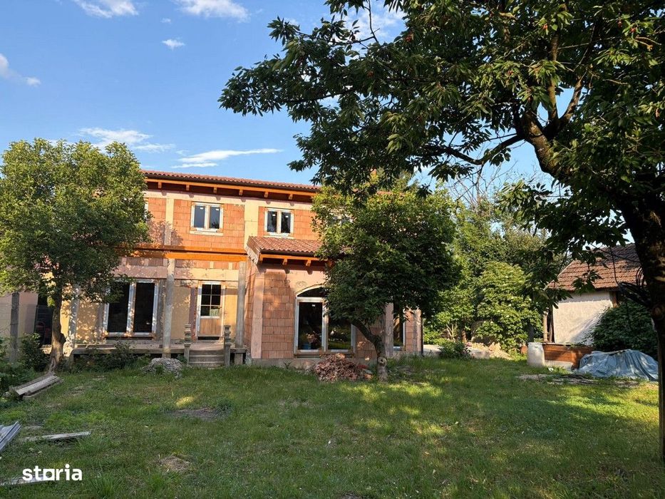 Casă la roșu str. Luncii (zona Bercu Roșu)