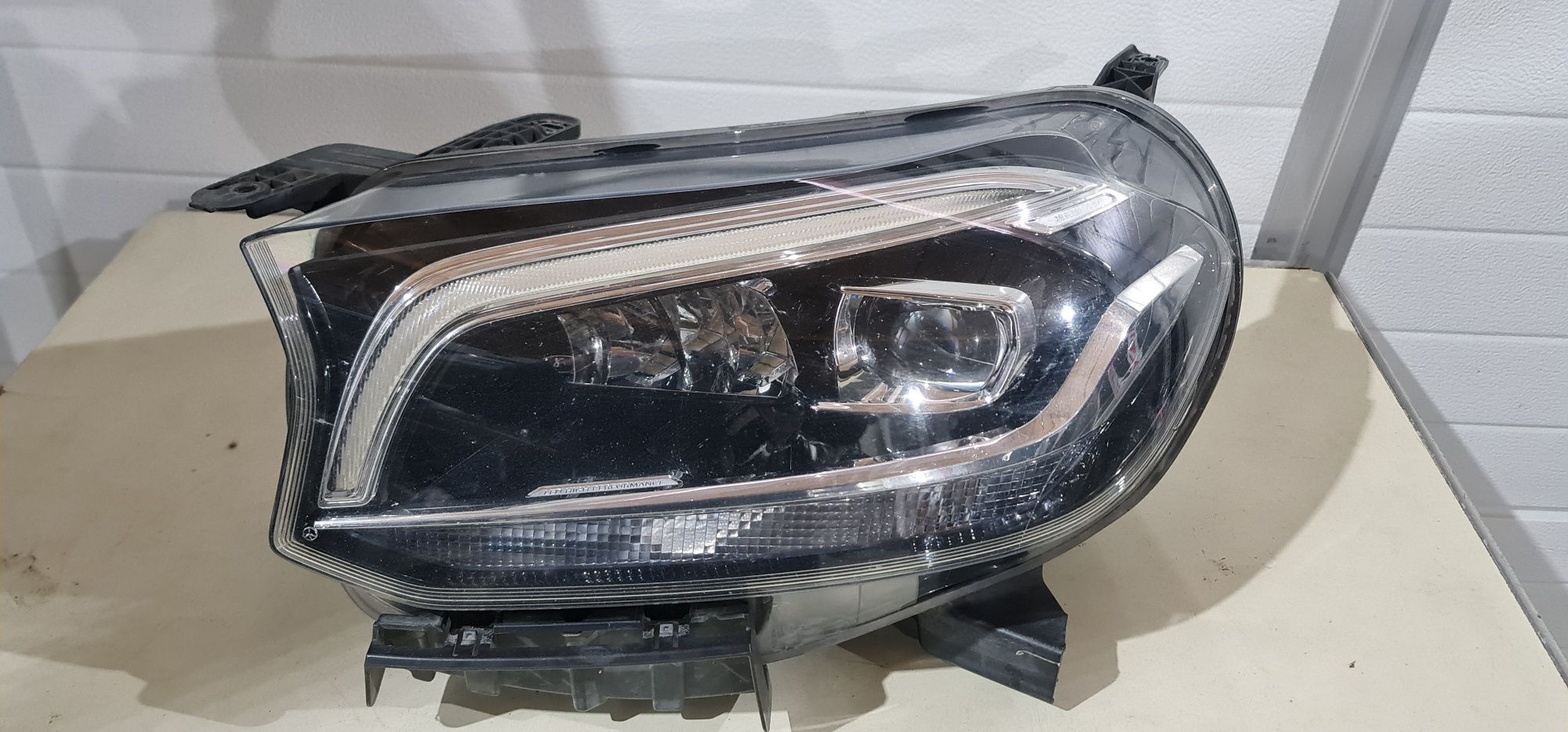 Far complect stanga Mercedes X Class W470 Full Led