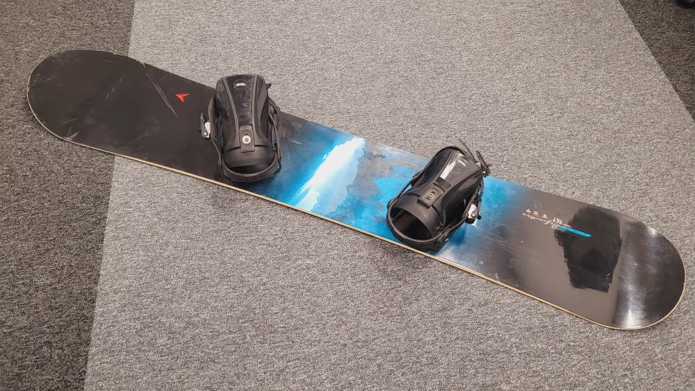 Placa snowboard 161 Dynastar cu legături Factory și boots Rossignol 45