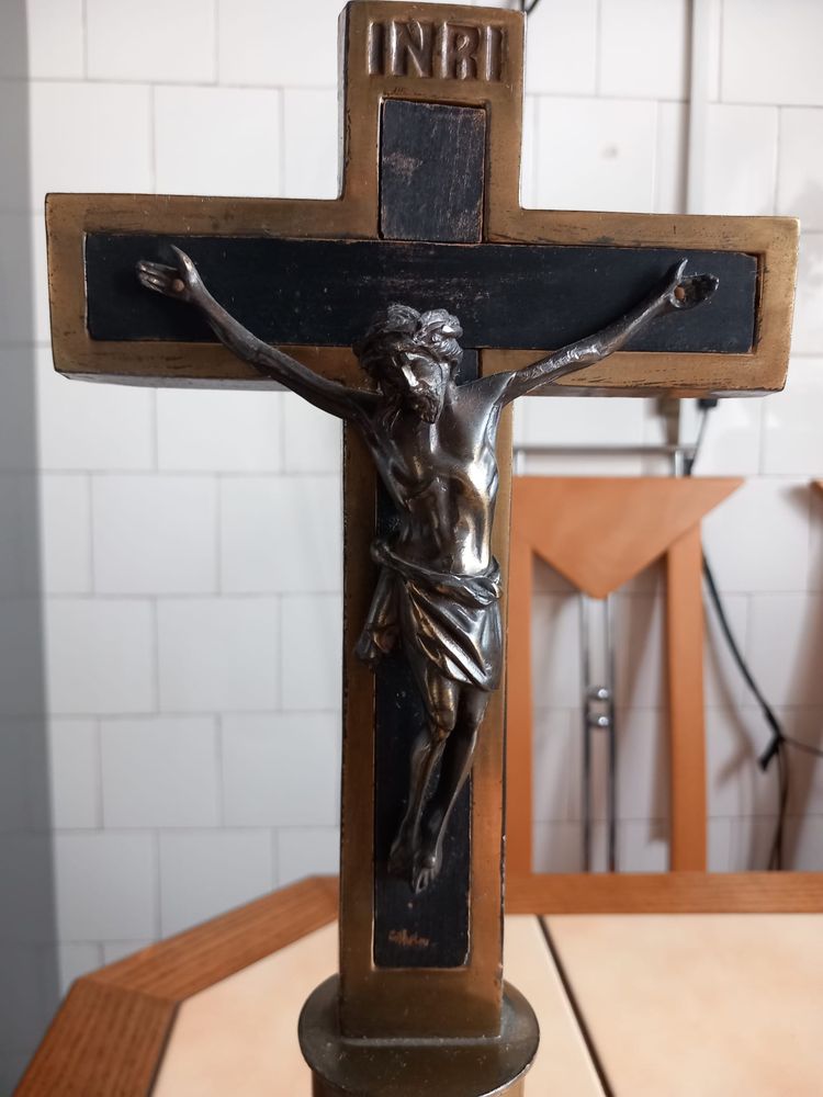 Crucifix din bronz