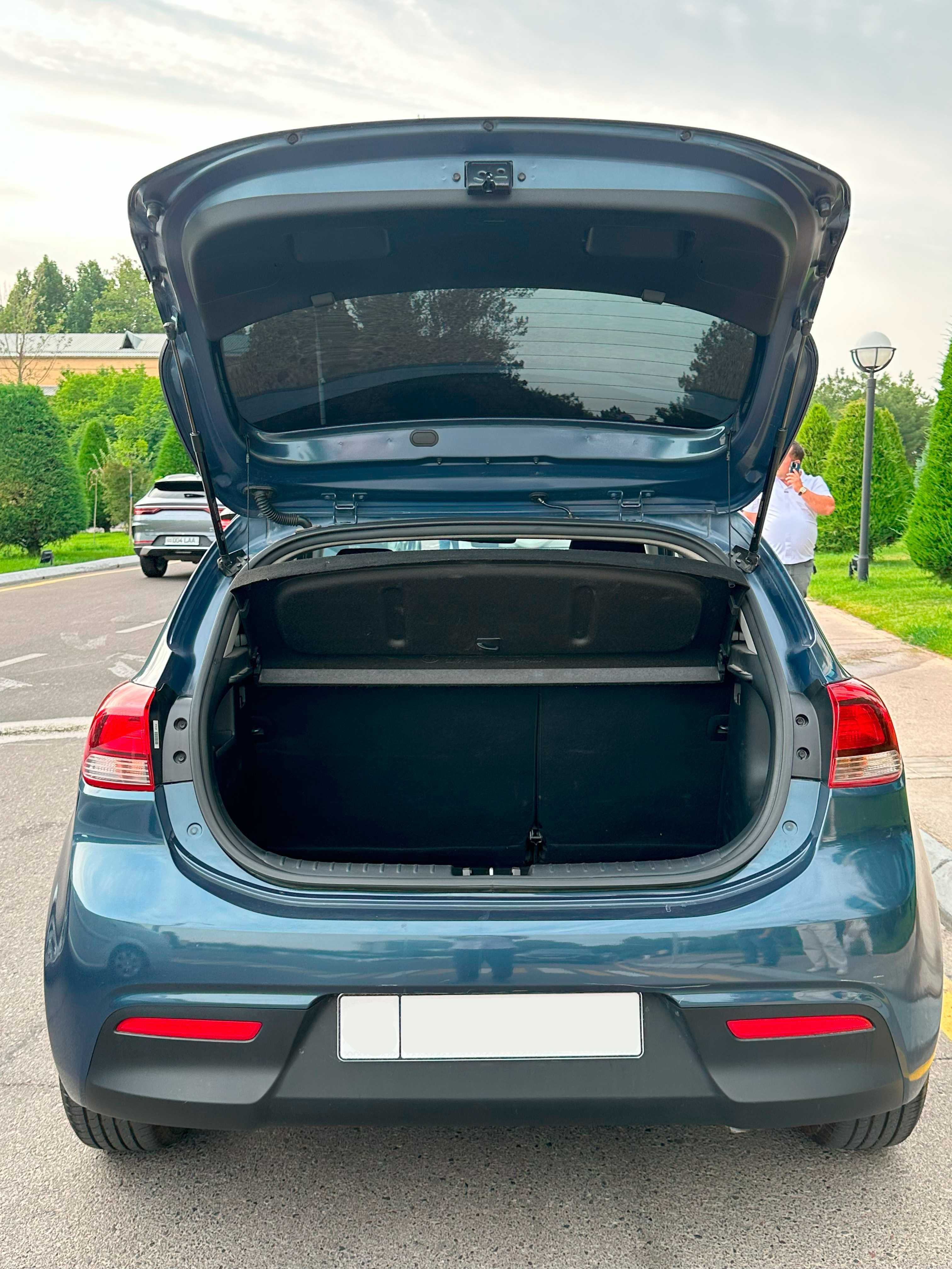 Продается Kia Rio 2018г (138 тыс пробег) Цвет Синий Дымчатый
